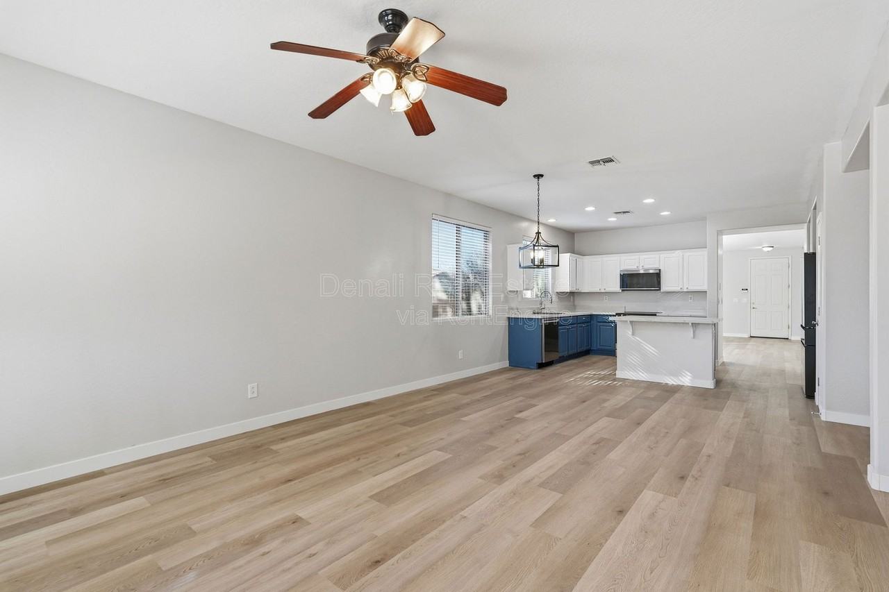 1711 W Twain Ct - Photo 7 of 44