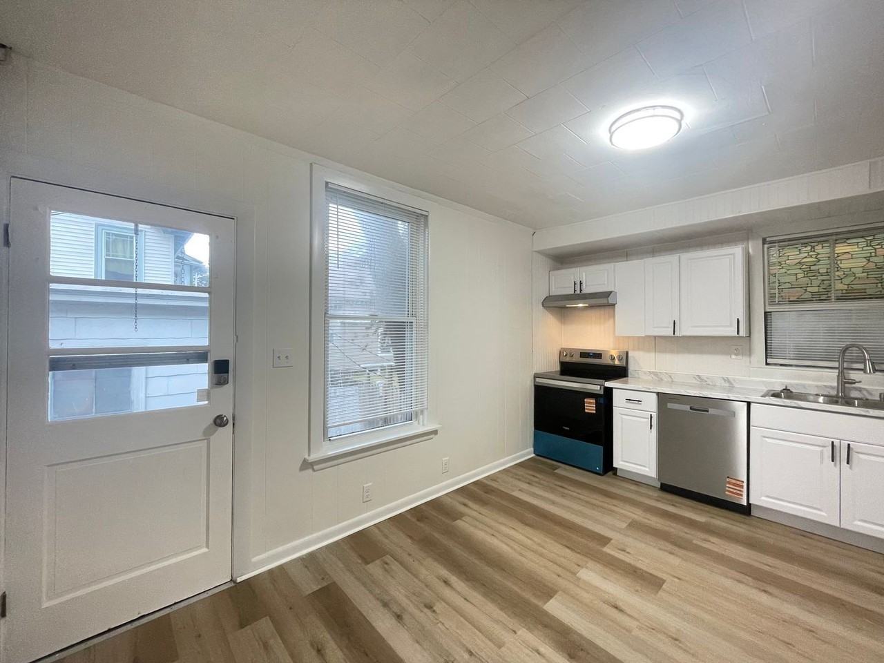 475 Wilson St - Photo 3 of 28