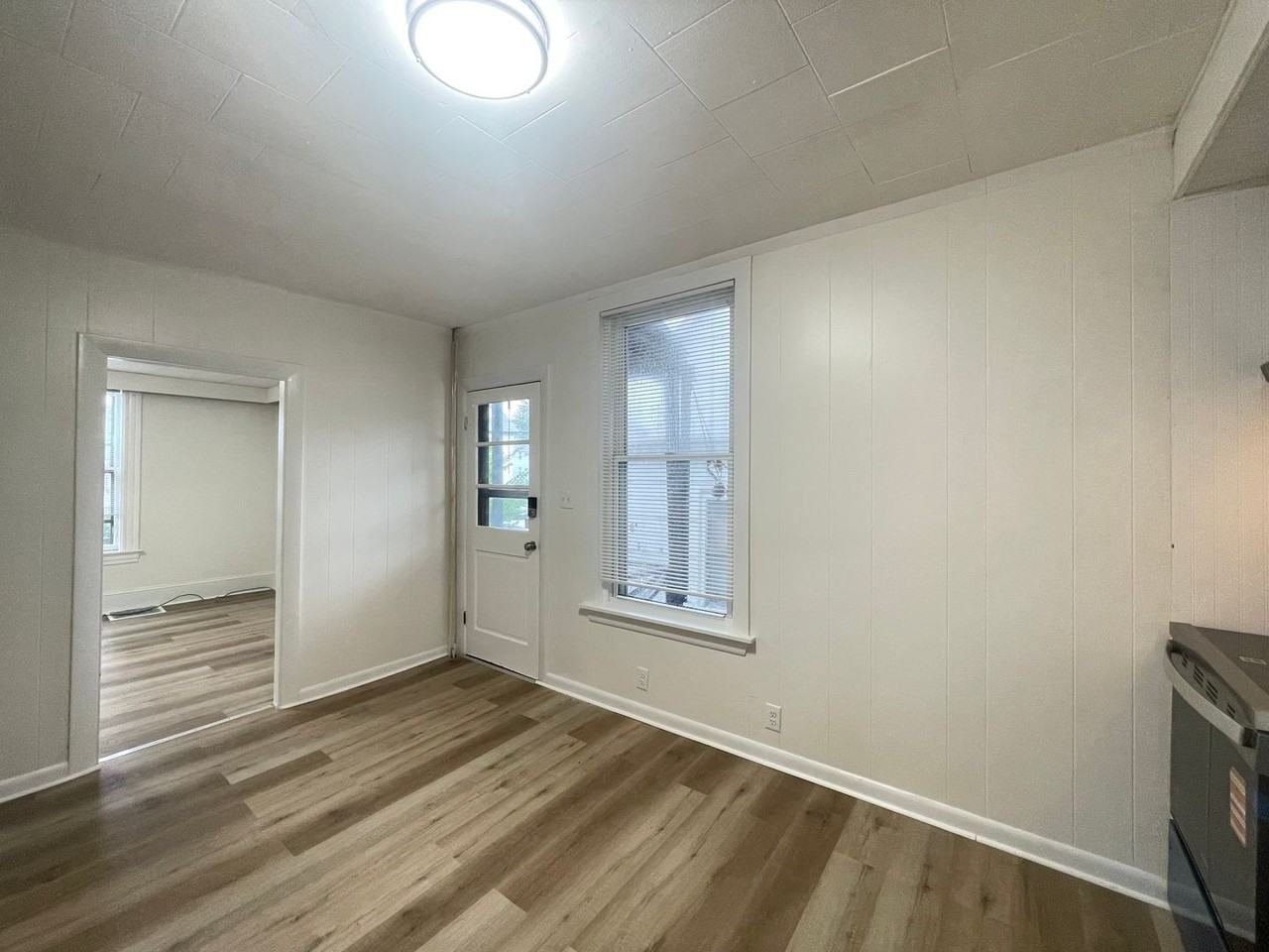 475 Wilson St - Photo 4 of 28