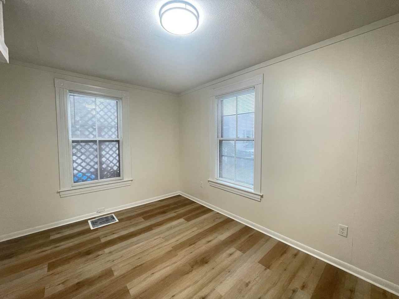 475 Wilson St - Photo 6 of 28