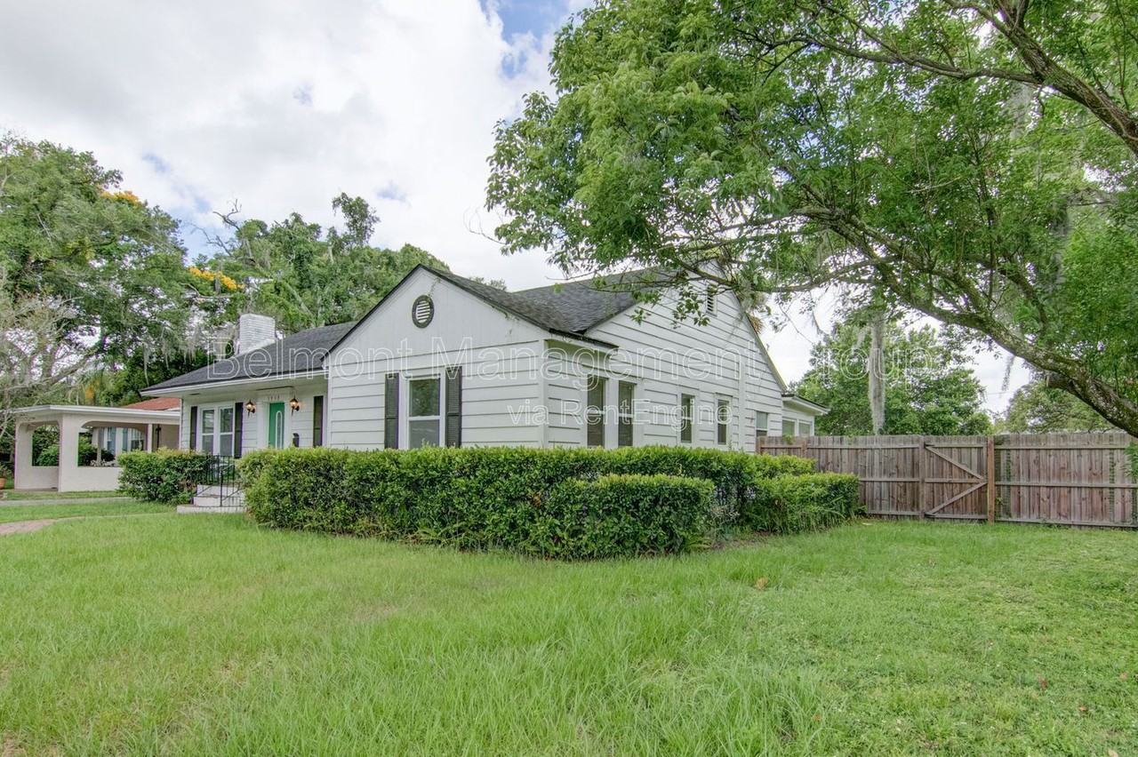 1313 Buckingham Rd - Photo 3 of 26