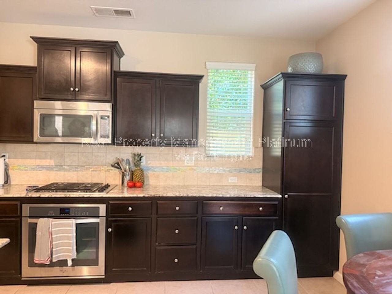 1532 N Sanders Ave - Photo 3 of 18