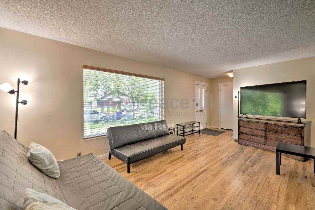 462 E Haven Ave - Photo 5 of 24