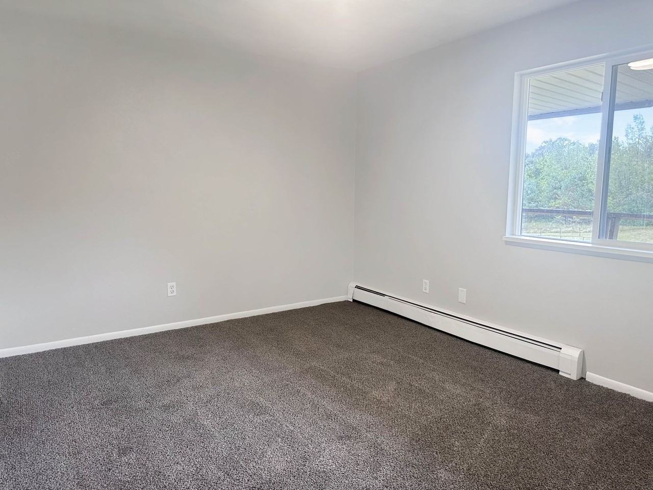 1565 Bacon Ave #14 - Photo 6 of 11