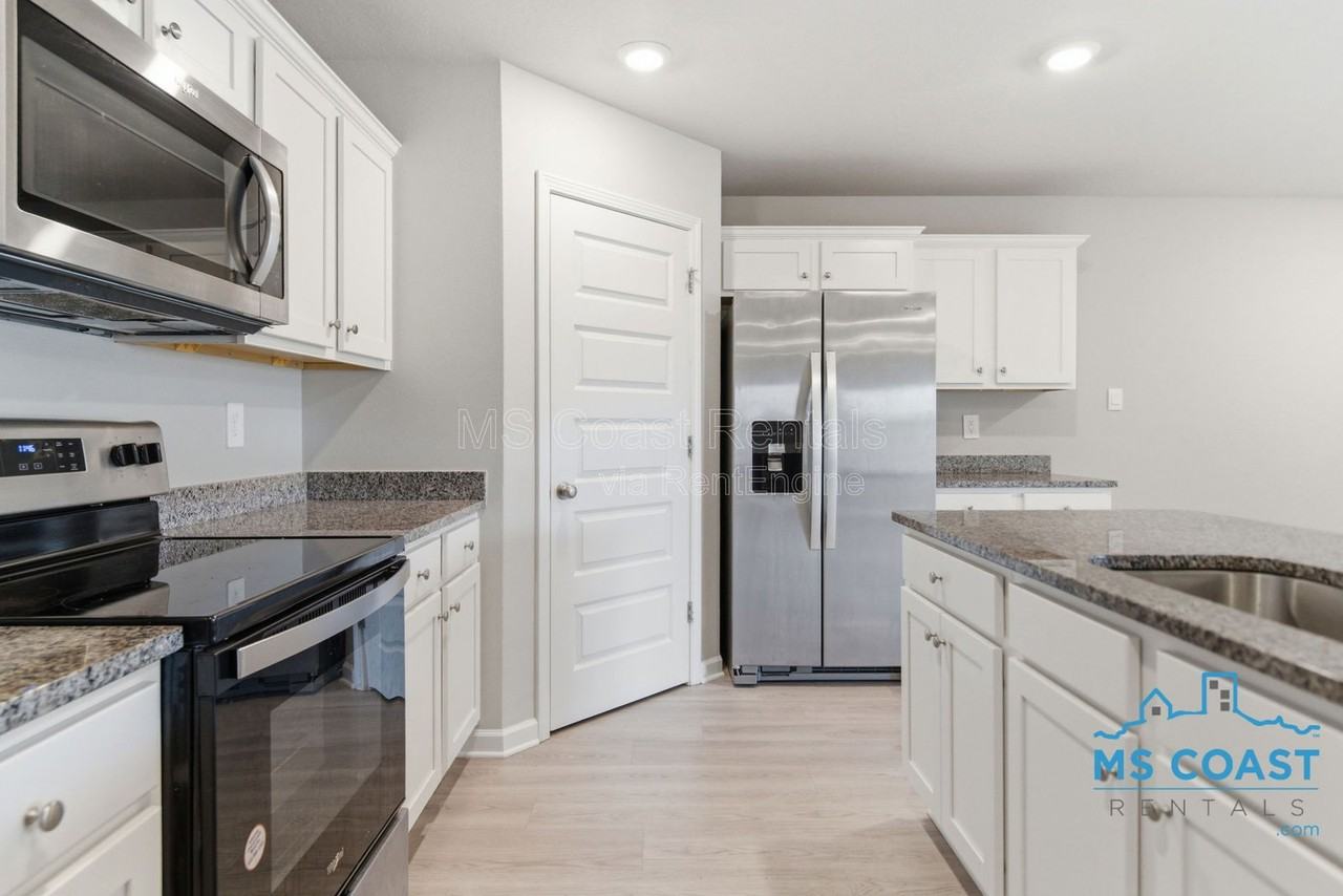 15336 Leighwood Ln - Photo 5 of 25