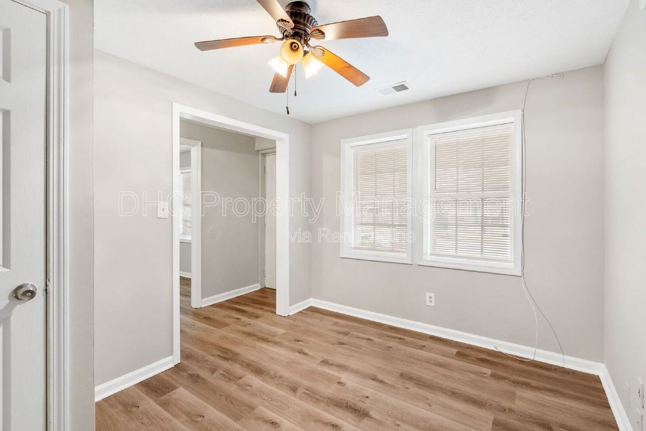 195 Scott St Nw - Photo 3 of 11
