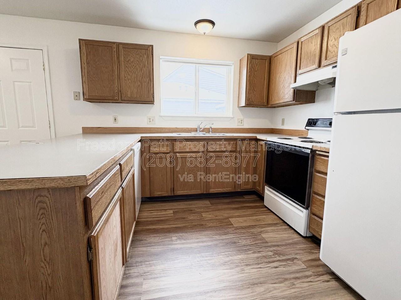 801 N Brigger St #E - Photo 3 of 8