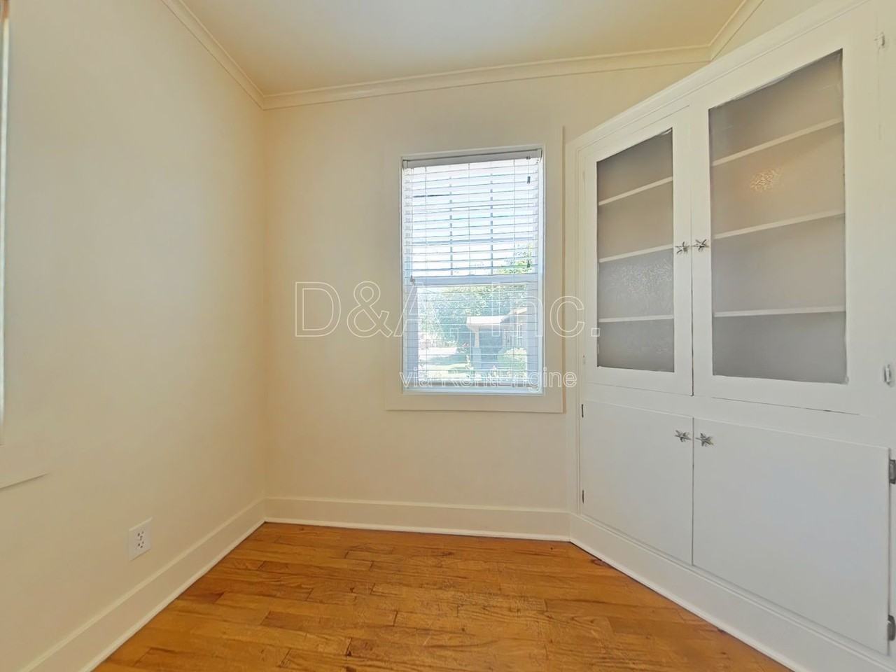 2050 Nw Harrison Blvd - Photo 5 of 16