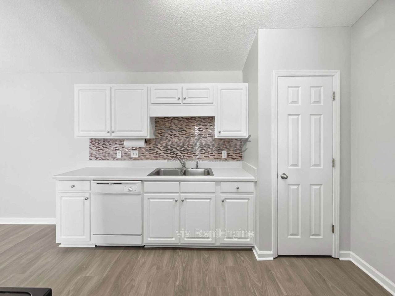 107 Pelham Square Way - Photo 7 of 24