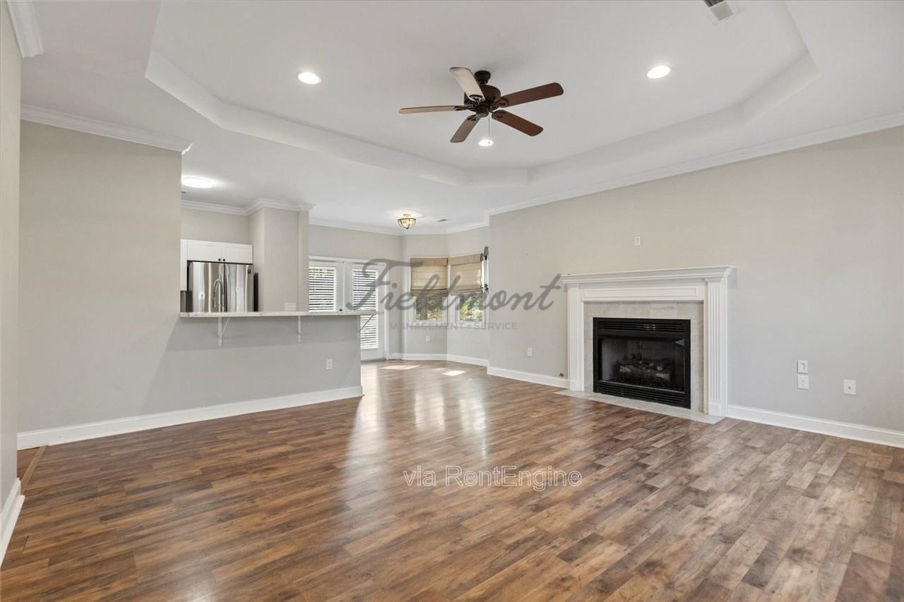 110 Raeburn Way - Photo 3 of 30