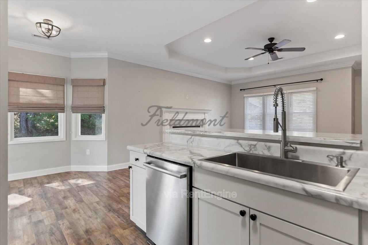 110 Raeburn Way - Photo 6 of 30