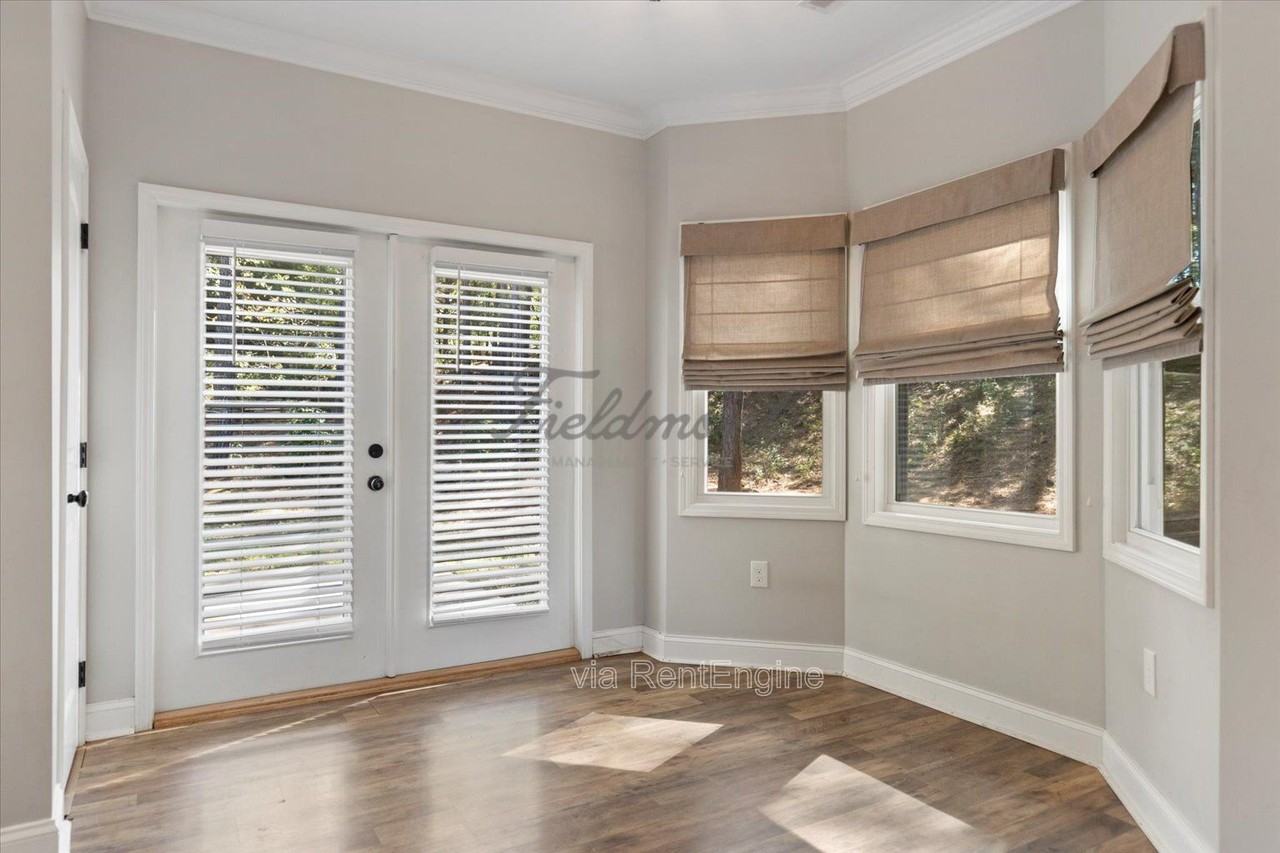 110 Raeburn Way - Photo 7 of 30