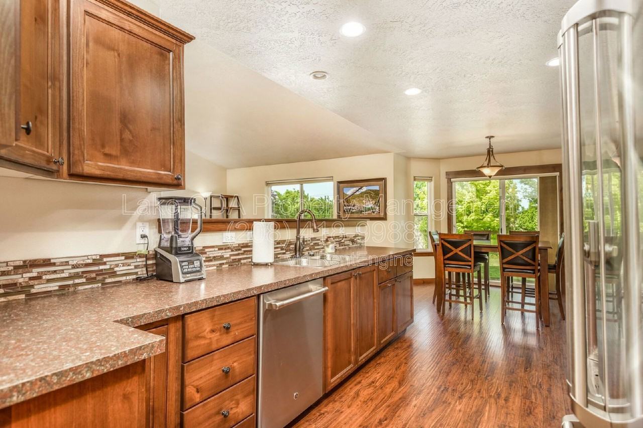 10231 N Zenith St - Photo 5 of 23