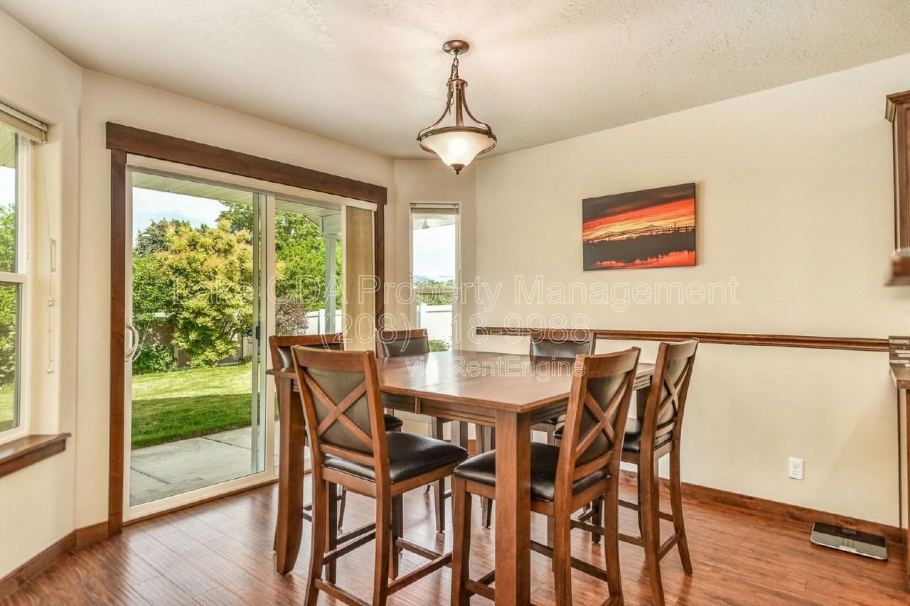 10231 N Zenith St - Photo 6 of 23