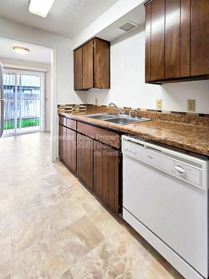 1925 S Priest Pl - Photo 5 of 16