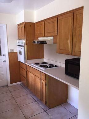 917 S Alder Ave - Photo 4 of 15