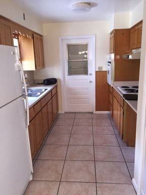 917 S Alder Ave - Photo 5 of 15