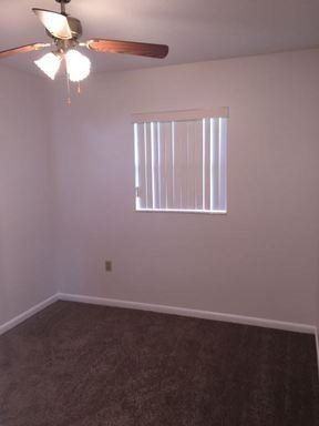 917 S Alder Ave - Photo 6 of 15