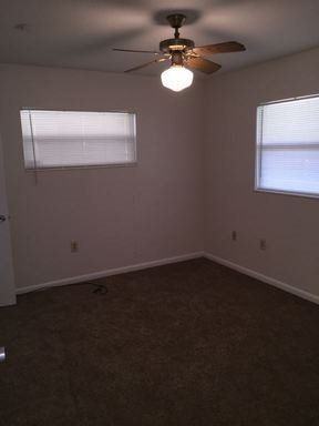 917 S Alder Ave - Photo 7 of 15