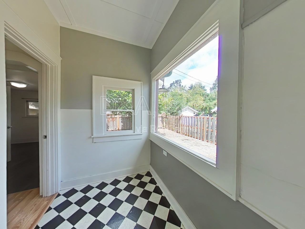 430 Nw 13th St - Photo 5 of 17