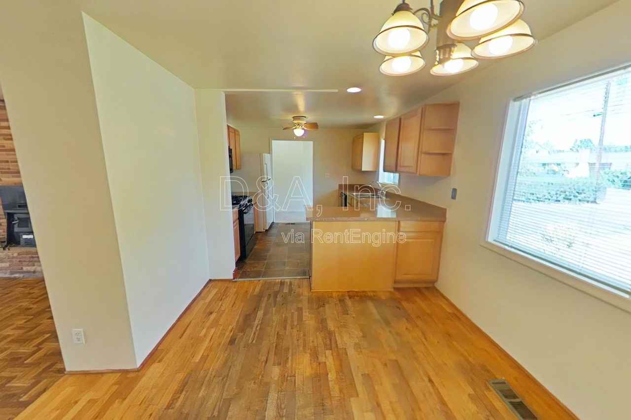 2840 Sw Morris Ave - Photo 3 of 12