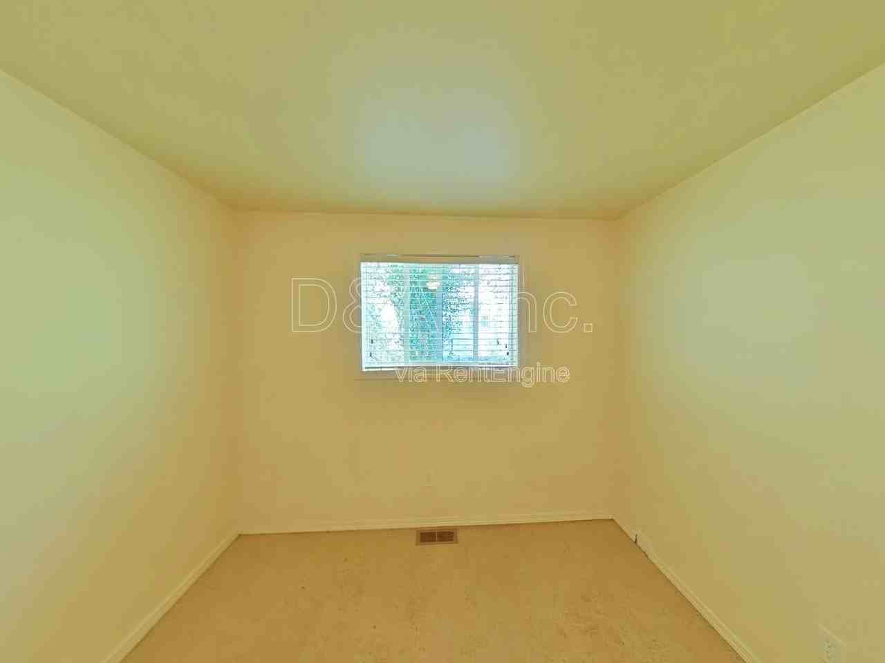 2840 Sw Morris Ave - Photo 5 of 12