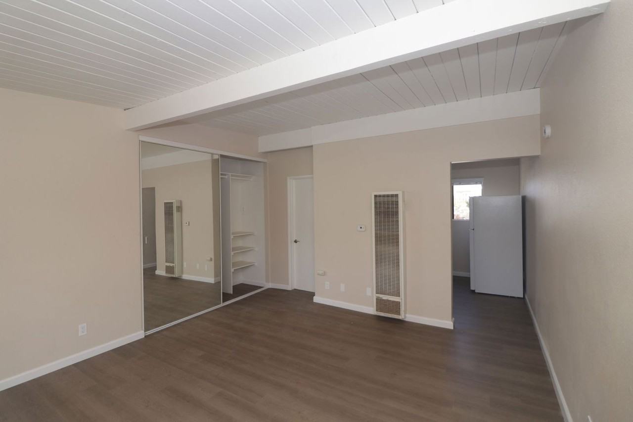 2145 Spray St #6 - Photo 5 of 10