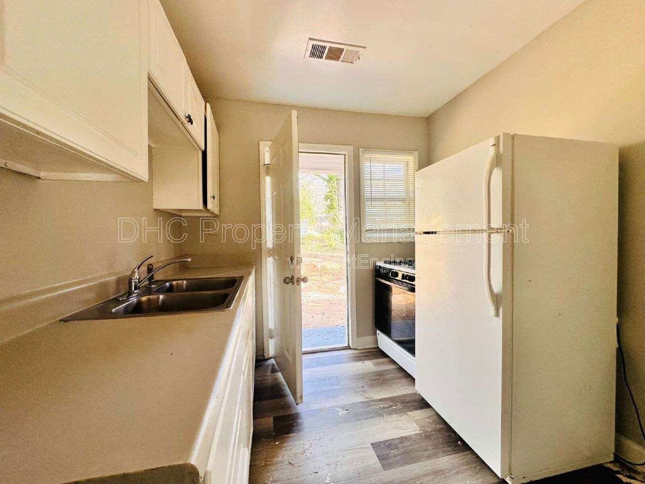 1435 Lynford Dr Sw - Photo 3 of 12