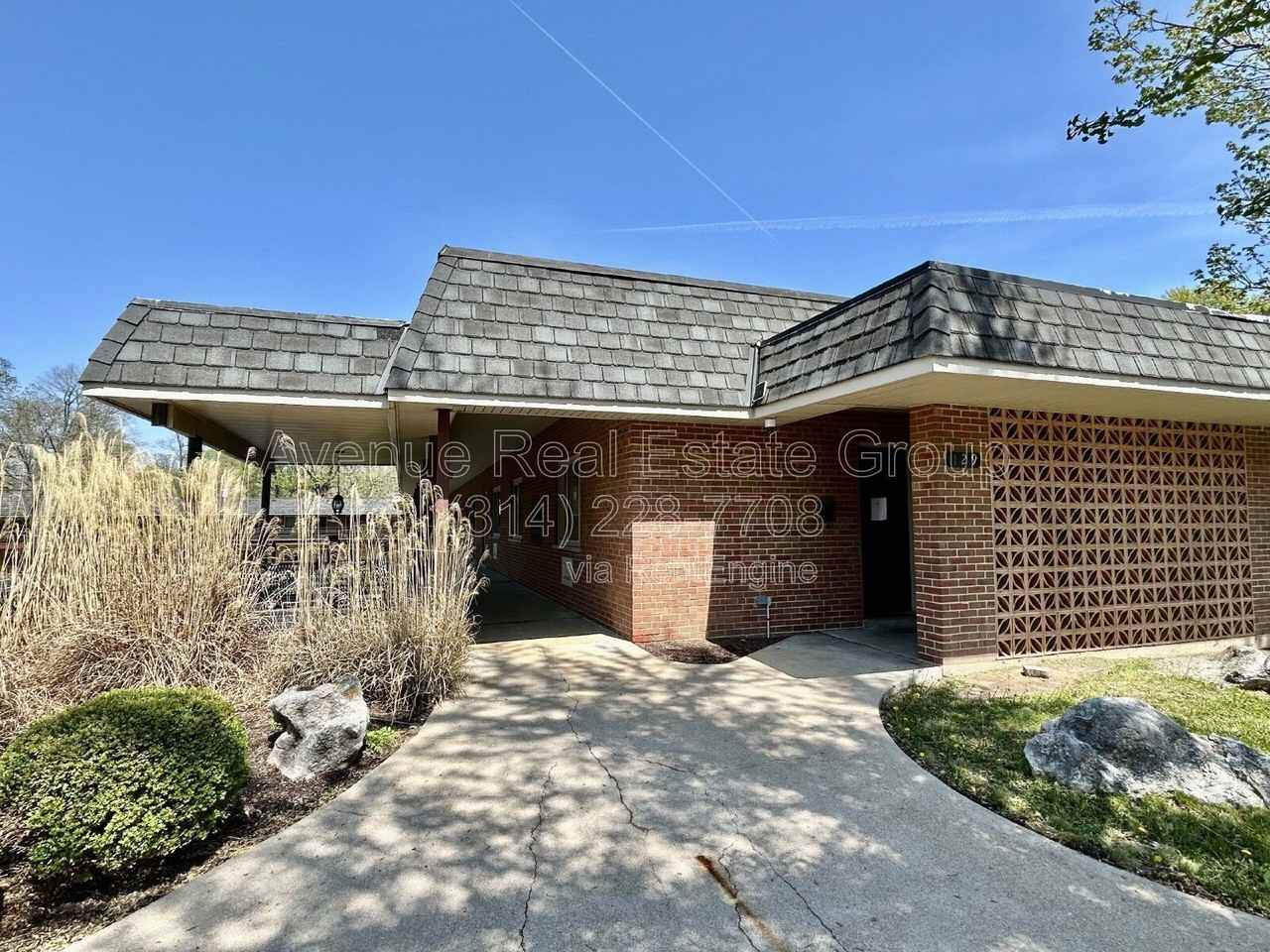 129 E Lockwood Ave #5 - Photo 2 of 14