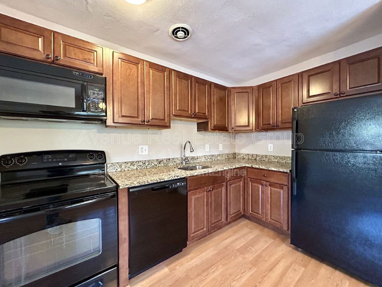 129 E Lockwood Ave #5 - Photo 7 of 14