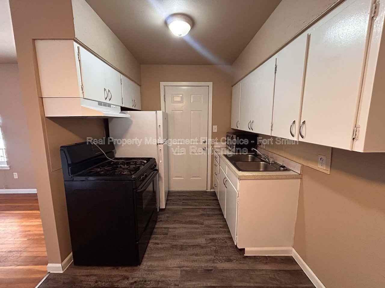 2301 S V St #7 - Photo 5 of 13