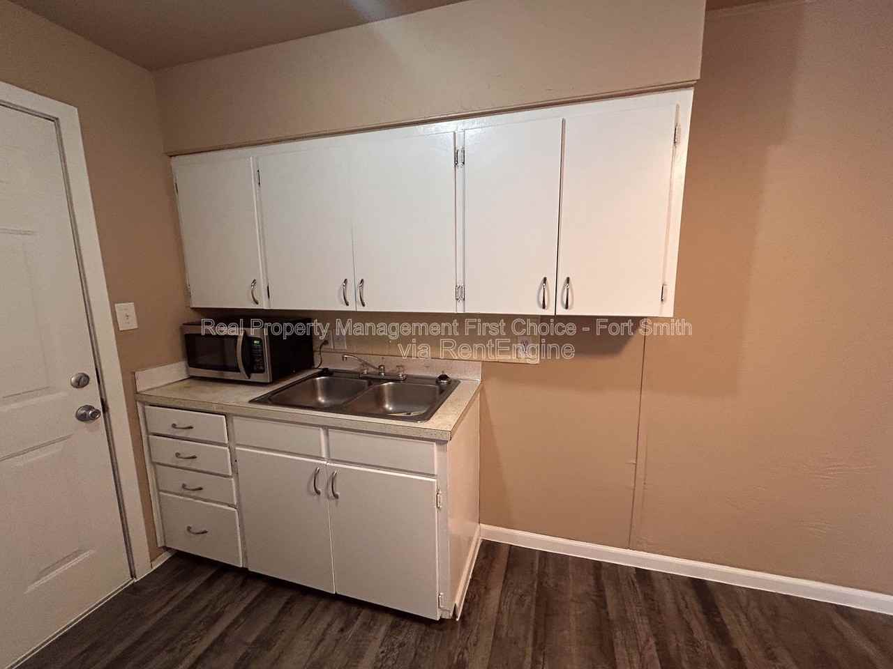 2301 S V St #7 - Photo 6 of 13