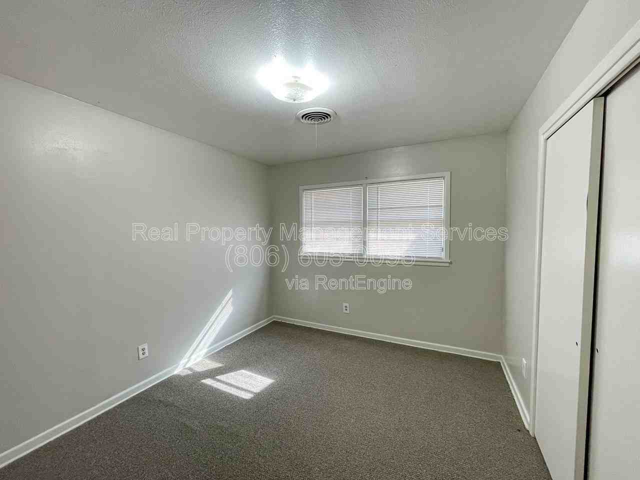 5424 6th St - Photo 7 of 11