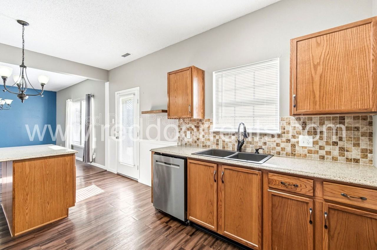 603 Clear Creek Dr - Photo 5 of 39