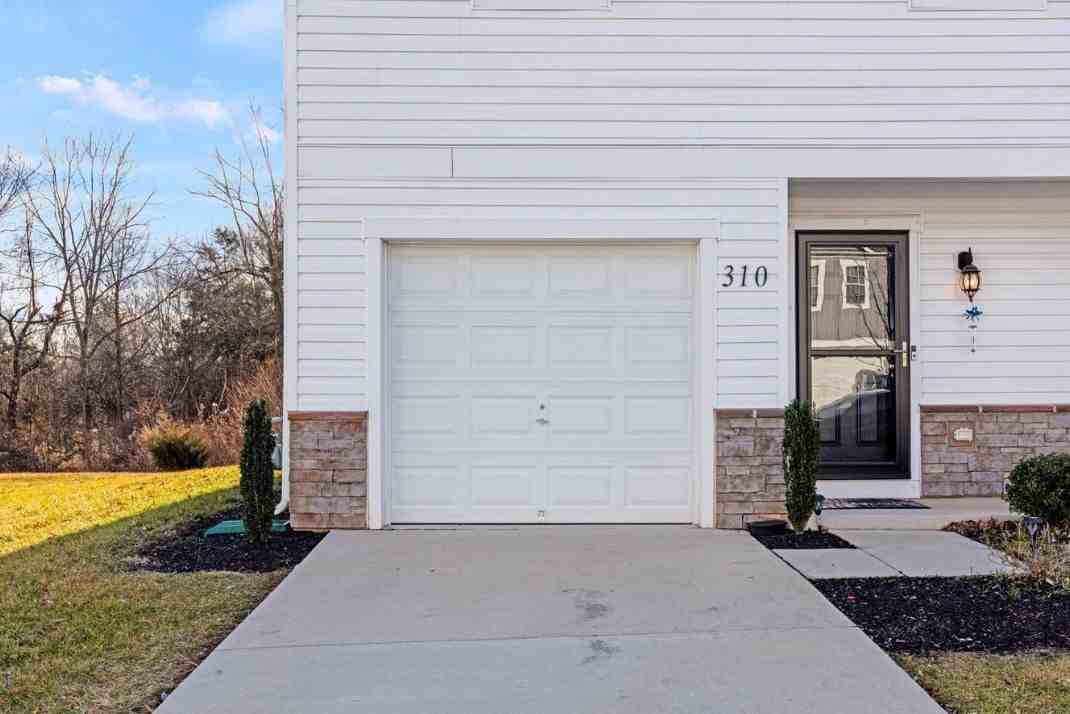 310 Maple Run Dr - Photo 3 of 24