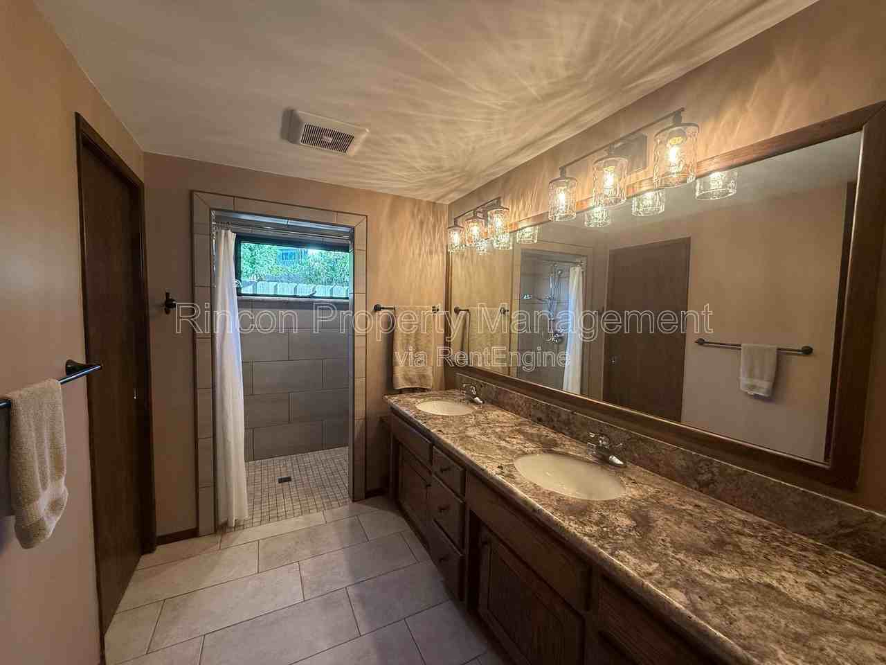 408 Galvin Cir - Photo 3 of 23