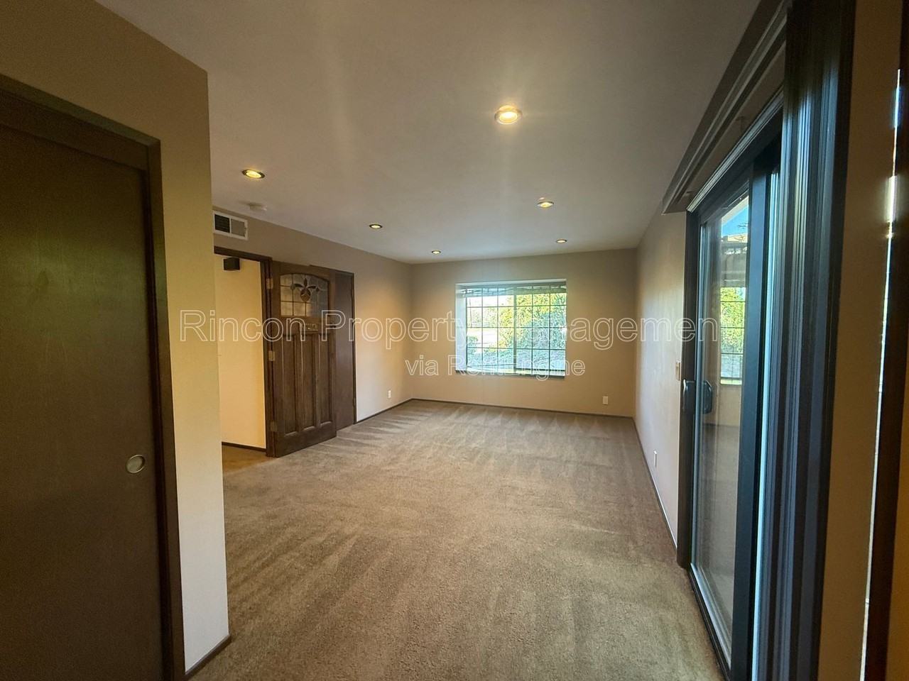 408 Galvin Cir - Photo 4 of 23