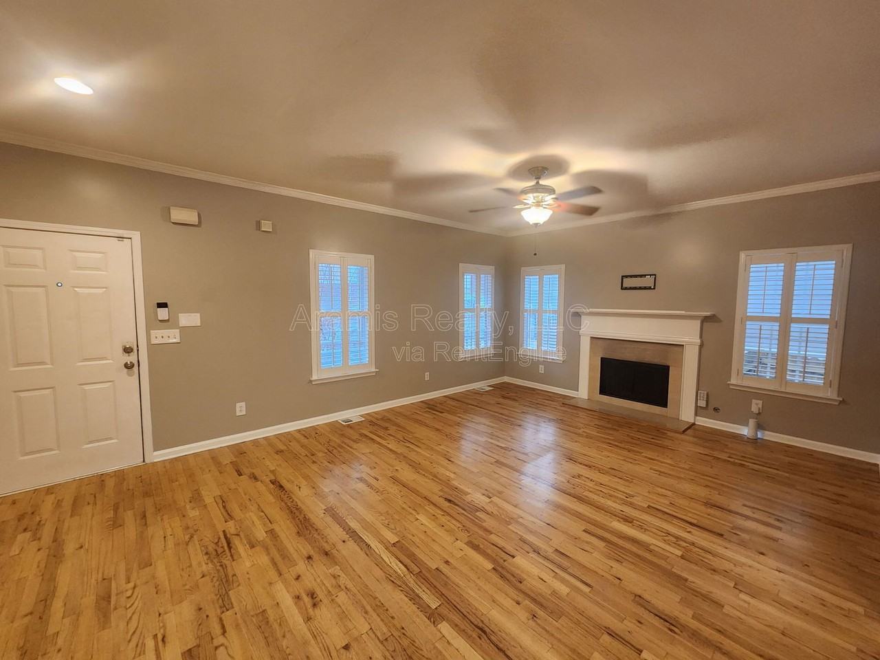 587 Delbridge St Nw - Photo 2 of 12