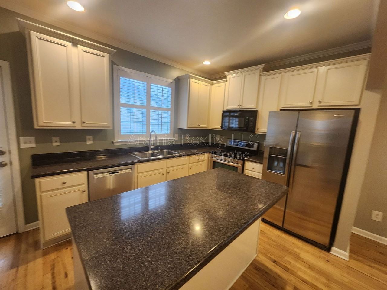 587 Delbridge St Nw - Photo 3 of 12