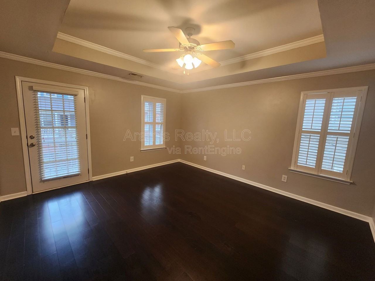 587 Delbridge St Nw - Photo 4 of 12