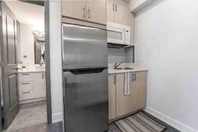 61 Parent Avenue - Photo 7 of 9