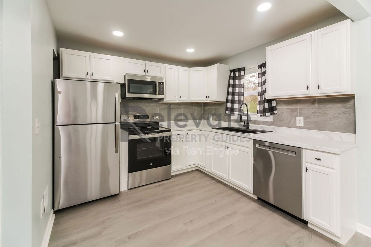 129 S Old Church St - Photo 6 of 17