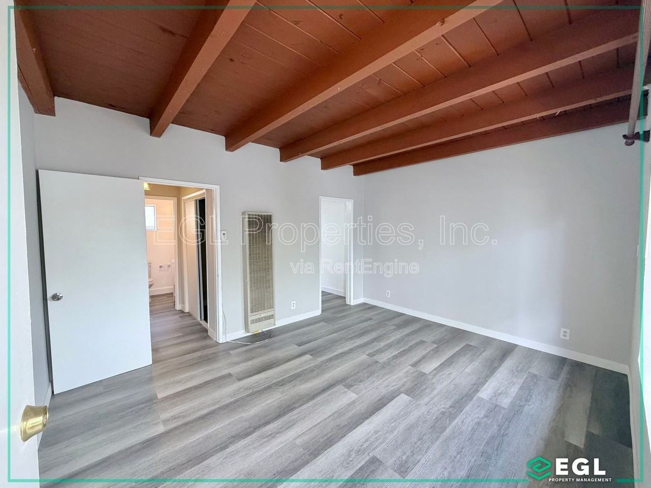 5833 Camerford Ave #04 - Photo 4 of 9