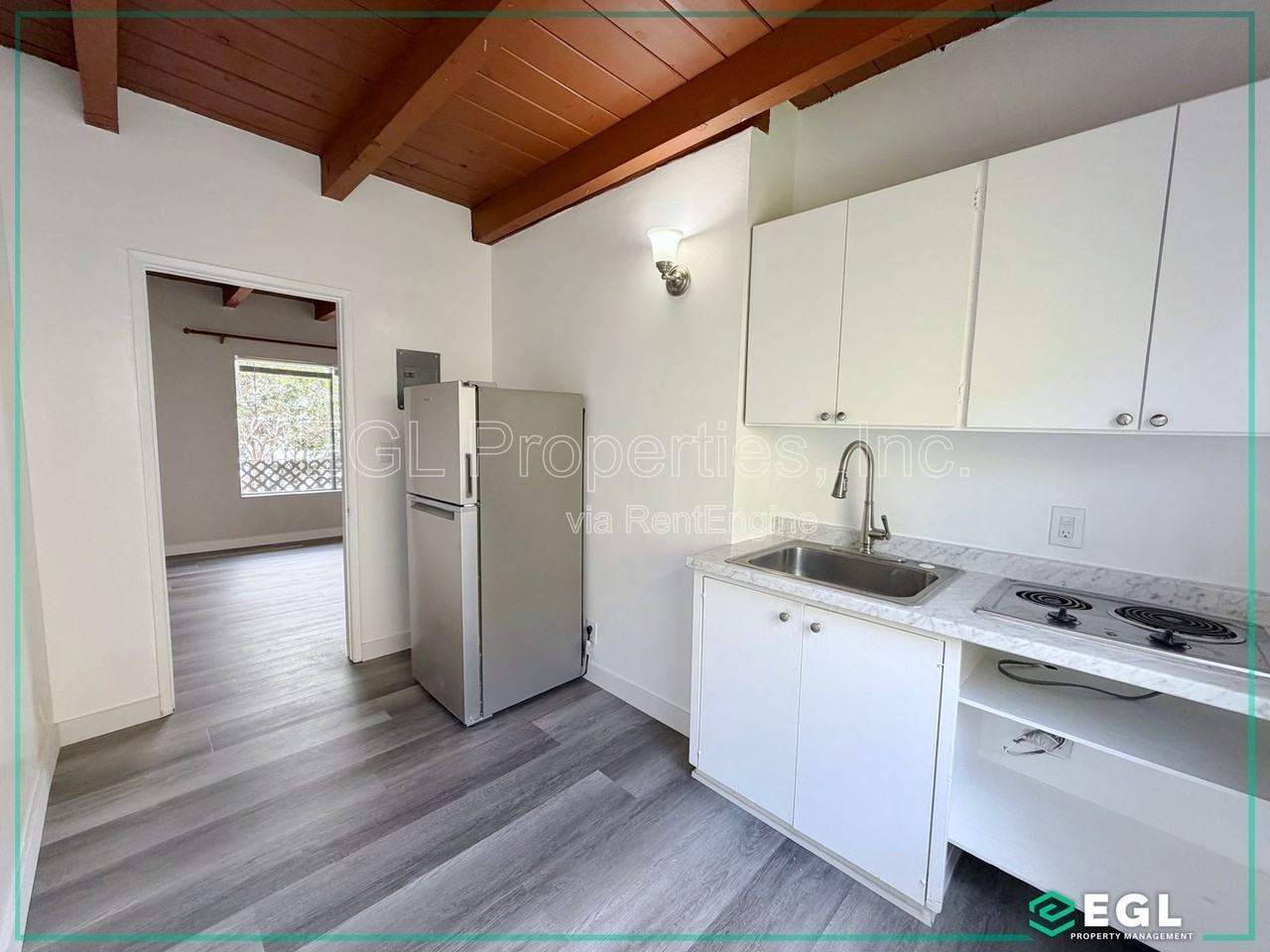 5833 Camerford Ave #04 - Photo 5 of 9