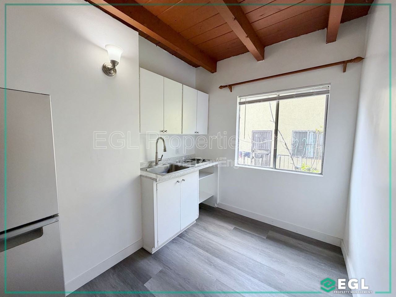 5833 Camerford Ave #04 - Photo 6 of 9