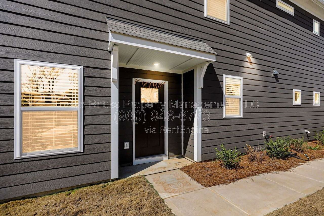 5052 Falstone Dr - Photo 4 of 27