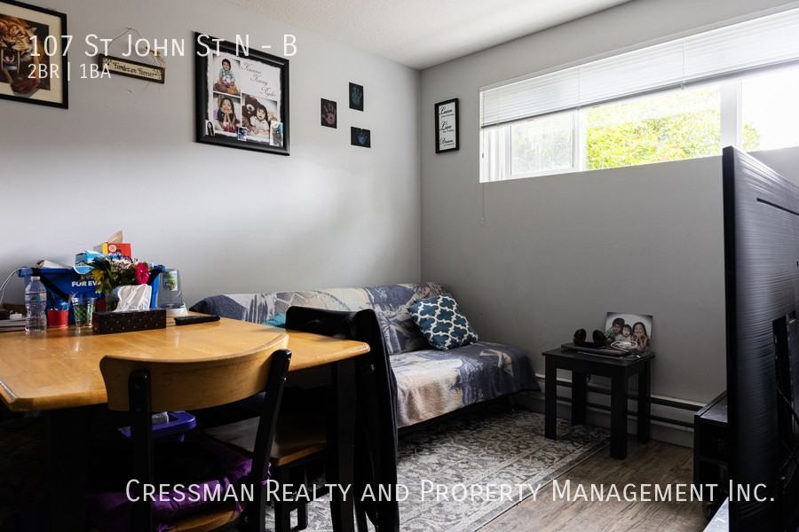 107 St John St N - Photo 2 of 6