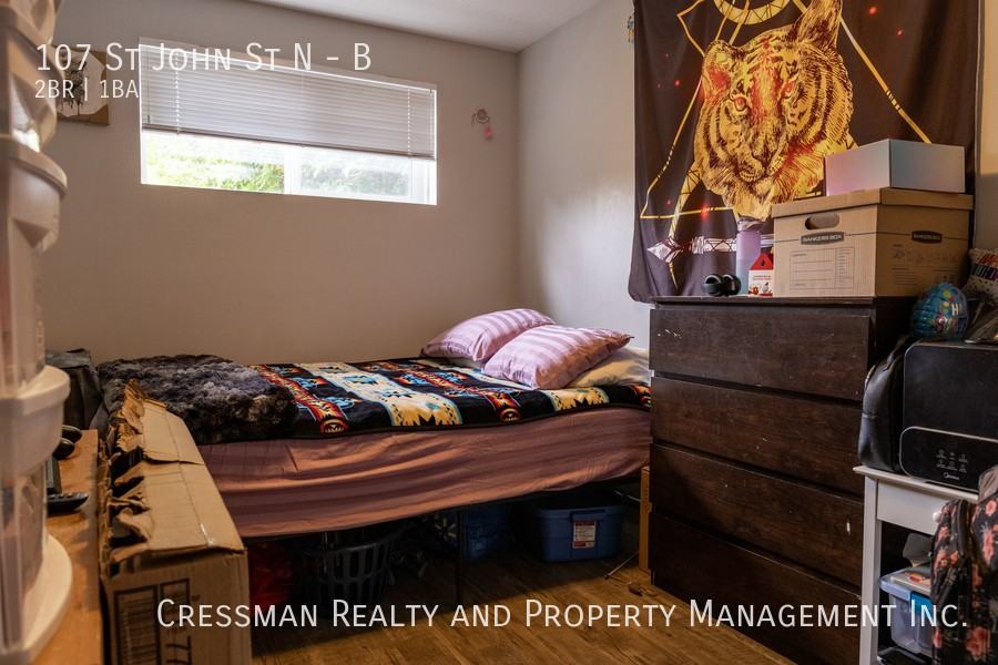 107 St John St N - Photo 4 of 6