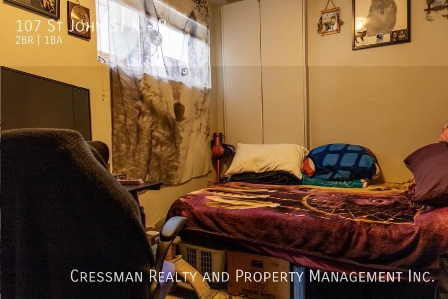 107 St John St N - Photo 5 of 6