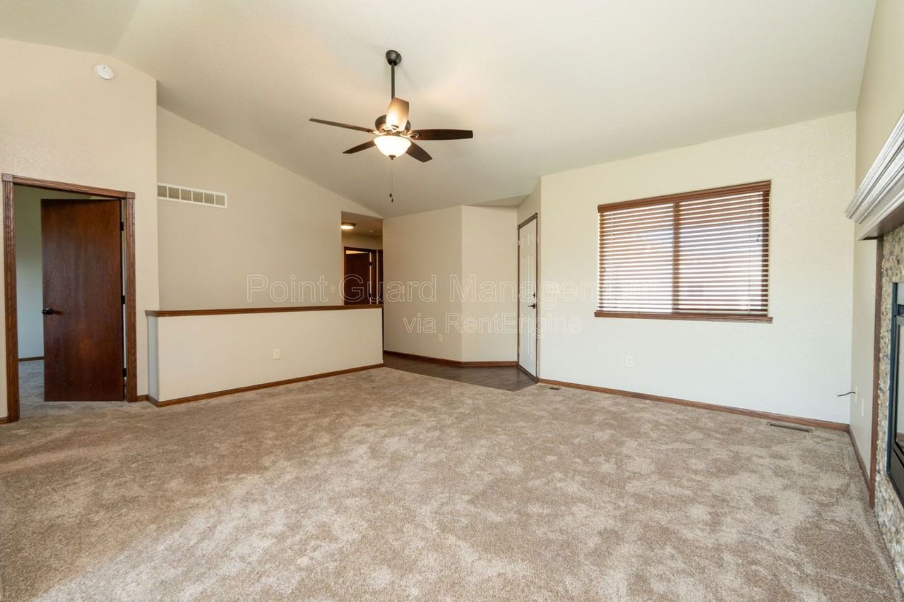 712 S Bristol Cir #712-6 - Photo 7 of 43